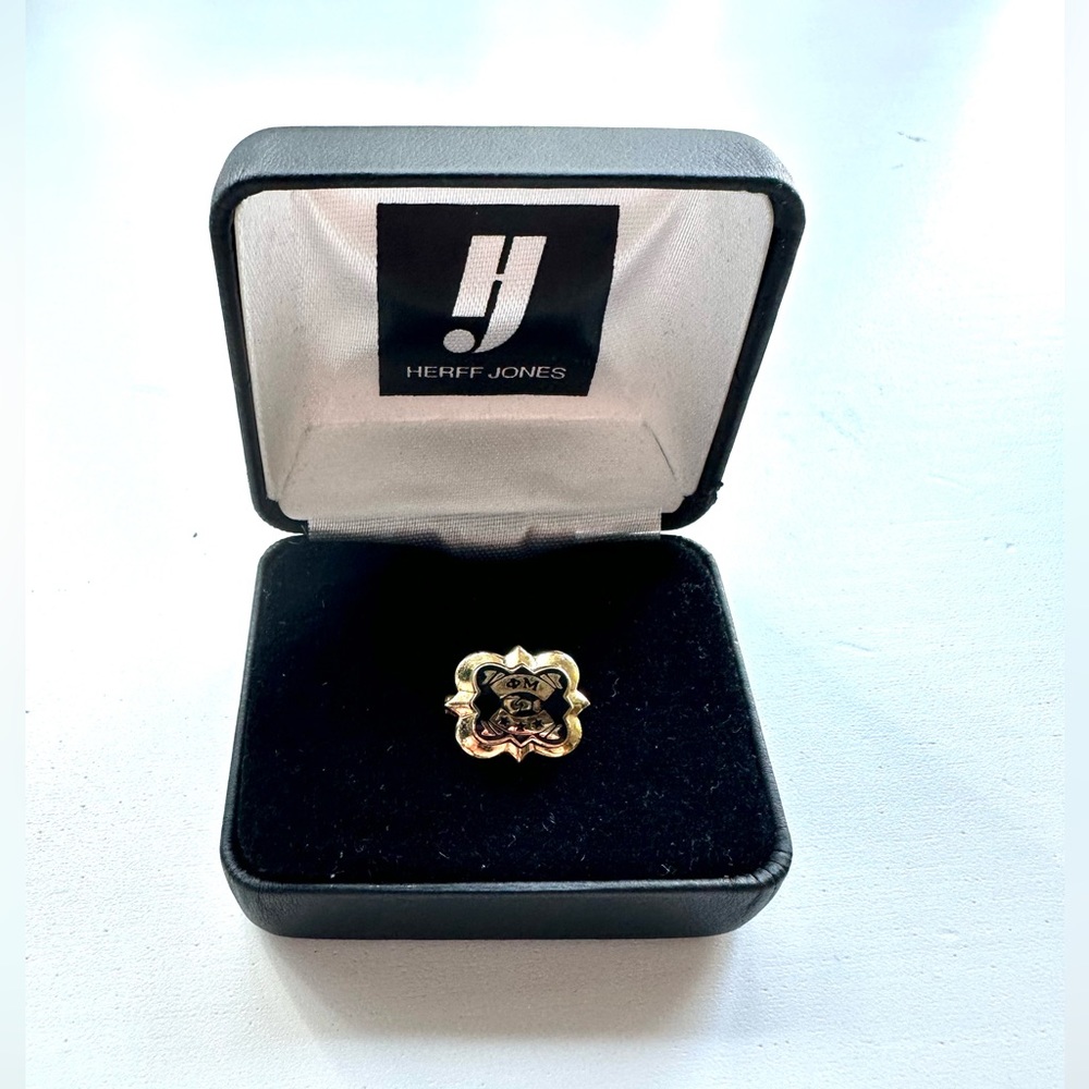 Phi Mu Pin/Badge